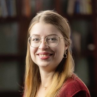 Porträt APOLLON Absolventin Master Digital Health Dhana Husmann